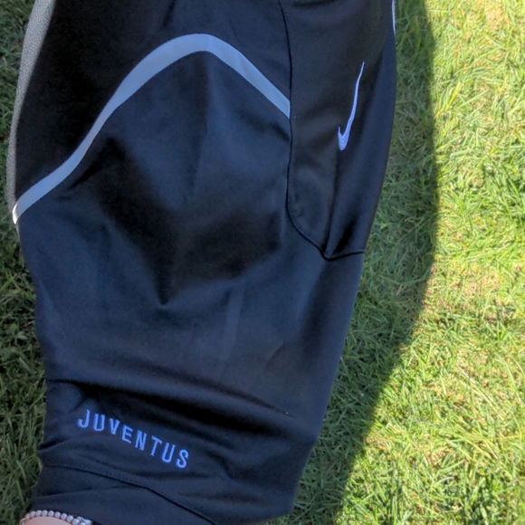 Juventus Nike shirt - Picture 3 of 5